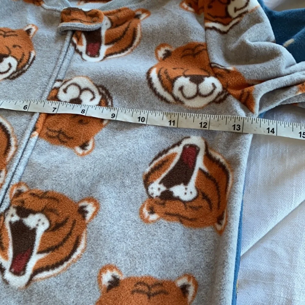 COPY - NWT Set of Two Carter’s footed sleeper Sz 5
